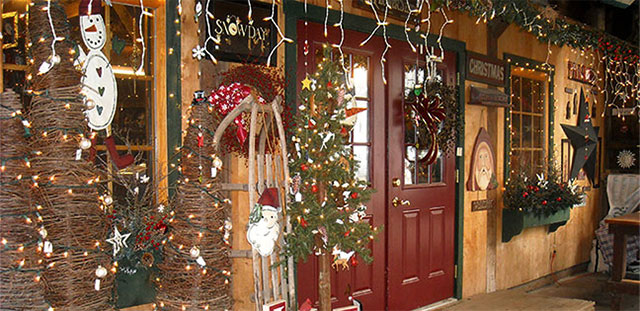 Custom made Christmas decor from Howell's Floral in Cumming, Iowa.